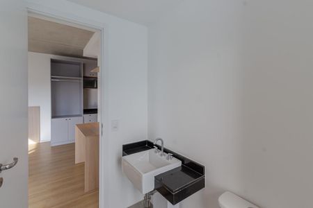 Banheiro de kitnet/studio para alugar com 1 quarto, 30m² em Indianópolis, São Paulo