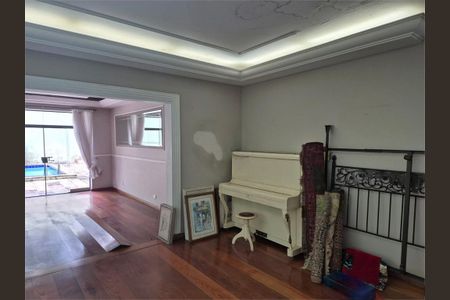 Casa à venda com 472m², 5 quartos e 6 vagas