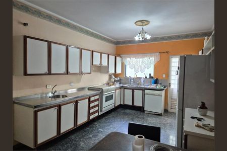 Casa à venda com 472m², 5 quartos e 6 vagas