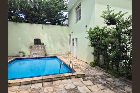 Casa à venda com 472m², 5 quartos e 6 vagas