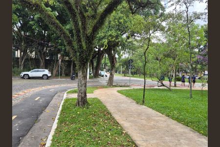 Casa à venda com 472m², 5 quartos e 6 vagas