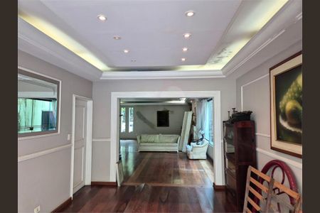 Casa à venda com 472m², 5 quartos e 6 vagas