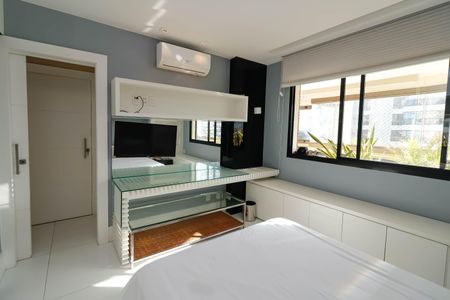 Apartamento à venda com 280m², 5 quartos e 4 vagasSuíte 2