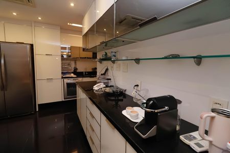 Apartamento à venda com 280m², 5 quartos e 4 vagasCozinha