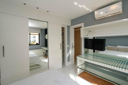 Apartamento à venda com 280m², 5 quartos e 4 vagasSuíte 2