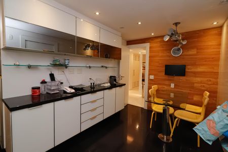 Apartamento à venda com 280m², 5 quartos e 4 vagasCozinha