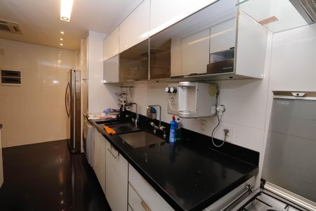 Apartamento à venda com 280m², 5 quartos e 4 vagasCozinha