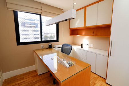 Apartamento à venda com 280m², 5 quartos e 4 vagasQuarto