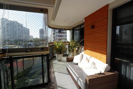 Apartamento à venda com 280m², 5 quartos e 4 vagasVaranda