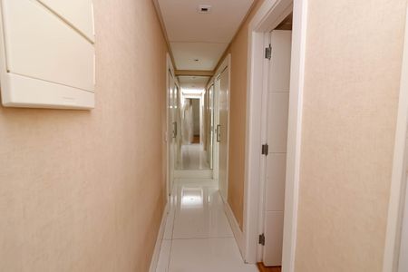 Apartamento à venda com 280m², 5 quartos e 4 vagasCorredor 