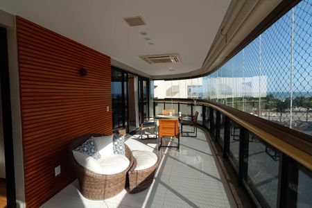 Apartamento à venda com 280m², 5 quartos e 4 vagasVaranda