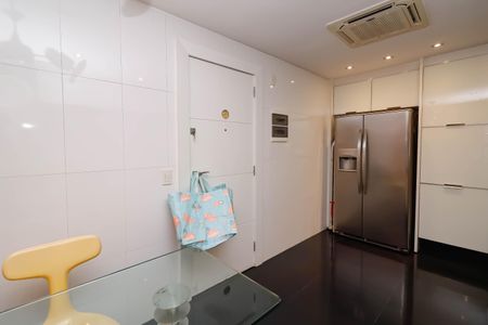 Apartamento à venda com 280m², 5 quartos e 4 vagasCozinha