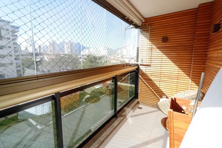 Apartamento à venda com 280m², 5 quartos e 4 vagasSuíte 1 Varanda