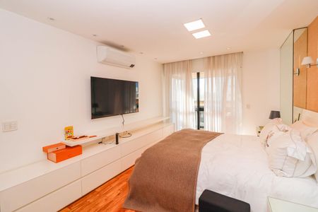 Apartamento à venda com 280m², 5 quartos e 4 vagasSuíte 1