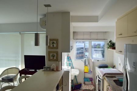 Sala de apartamento para alugar com 2 quartos, 75m² em Barra da Tijuca, Rio de Janeiro