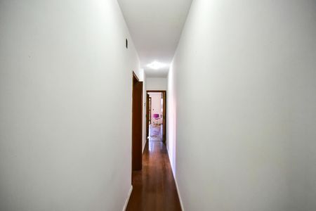 Corredor 2 de casa para alugar com 3 quartos, 250m² em Parque Pinheiros, Taboão da Serra