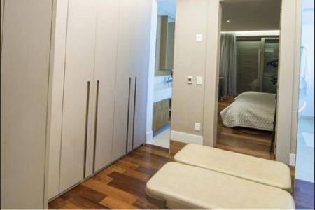 Apartamento à venda com 335m², 4 quartos e 4 vagasCloset Suíte 1
