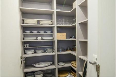 Apartamento à venda com 335m², 4 quartos e 4 vagasCozinha - Armário