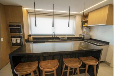 Apartamento à venda com 335m², 4 quartos e 4 vagasCozinha