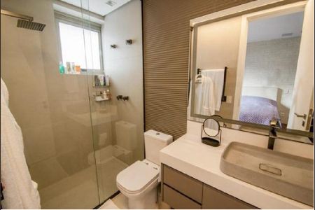 Apartamento à venda com 335m², 4 quartos e 4 vagasBanheiro da Suíte 2