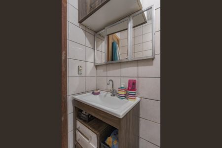 Banheiro de apartamento à venda com 1 quarto, 43m² em Jardim Itu, Porto Alegre