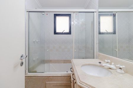 Apartamento à venda com 156m², 4 quartos e 3 vagasBanheiro da Suíte 3