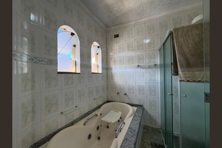 Casa à venda com 350m², 3 quartos e 3 vagasBanheiro da suíte