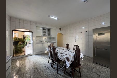 Casa à venda com 350m², 3 quartos e 3 vagasCozinha
