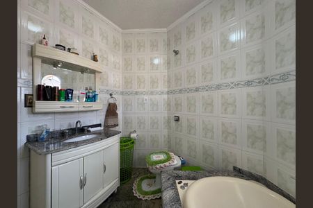 Casa à venda com 350m², 3 quartos e 3 vagasBanheiro da suíte