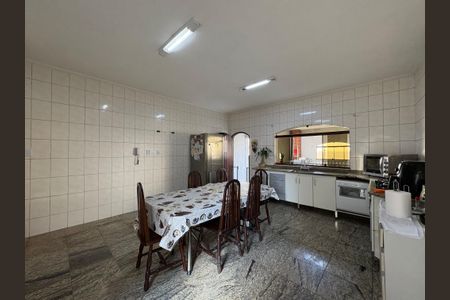 Casa à venda com 350m², 3 quartos e 3 vagasCozinha