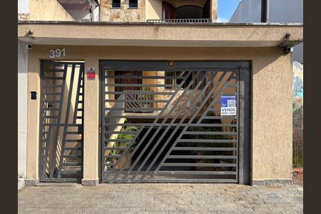 Casa à venda com 350m², 3 quartos e 3 vagasFachada + plaquinha