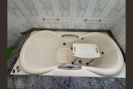 Casa à venda com 350m², 3 quartos e 3 vagasBanheiro da suíte