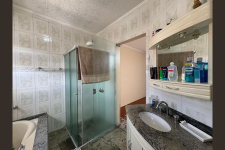 Casa à venda com 350m², 3 quartos e 3 vagasBanheiro da suíte