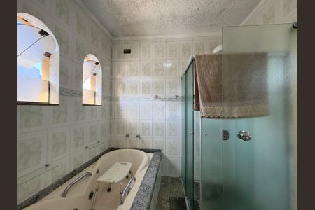 Casa à venda com 350m², 3 quartos e 3 vagasBanheiro da suíte