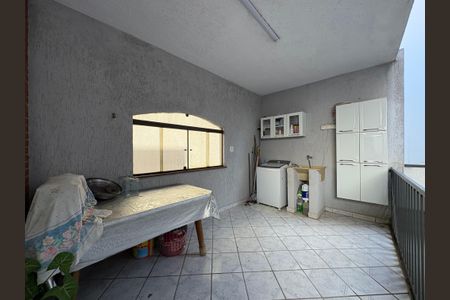 Casa à venda com 350m², 3 quartos e 3 vagasLavanderia