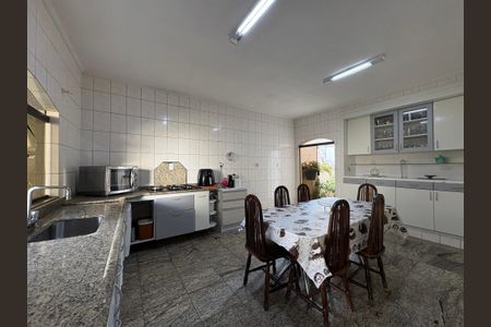 Casa à venda com 350m², 3 quartos e 3 vagasCozinha