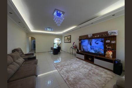 Casa à venda com 350m², 3 quartos e 3 vagasSala