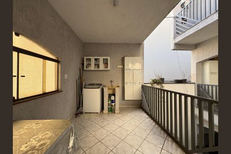 Casa à venda com 350m², 3 quartos e 3 vagasLavanderia