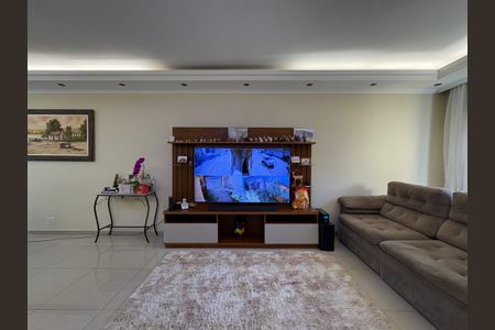 Casa à venda com 350m², 3 quartos e 3 vagasSala