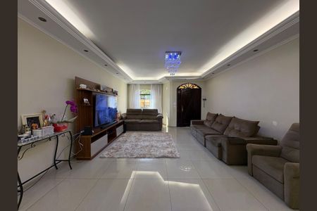 Casa à venda com 350m², 3 quartos e 3 vagasSala