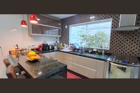 Casa à venda com 237m², 4 quartos e 4 vagasCozinha