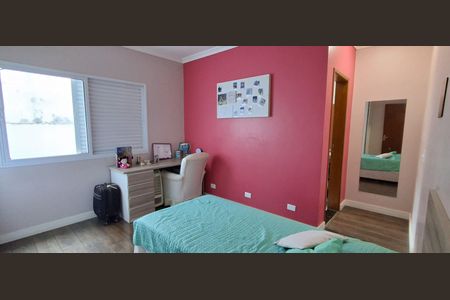 Casa à venda com 237m², 4 quartos e 4 vagasSuíte 1