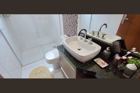 Casa à venda com 237m², 4 quartos e 4 vagasBanheiro Suíte 1