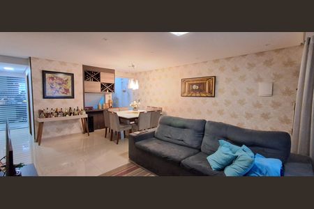 Casa à venda com 237m², 4 quartos e 4 vagasSala