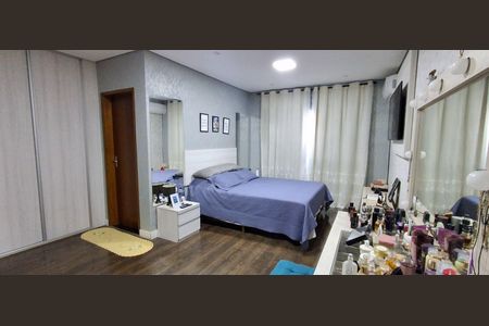 Casa à venda com 237m², 4 quartos e 4 vagasSuíte Master