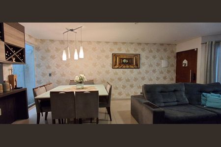 Casa à venda com 237m², 4 quartos e 4 vagasSala