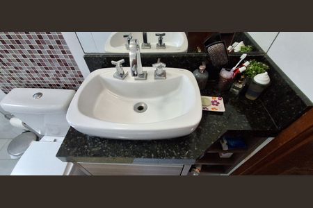 Casa à venda com 237m², 4 quartos e 4 vagasBanheiro Suíte 1