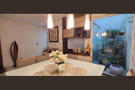 Casa à venda com 237m², 4 quartos e 4 vagasSala