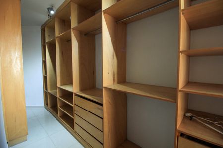 Casa para alugar com 182m², 3 quartos e 2 vagas Casa para alugar com 182m², 3 quartos e 2 vagasSuíte Closet