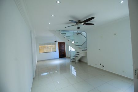 Casa para alugar com 182m², 3 quartos e 2 vagas Casa para alugar com 182m², 3 quartos e 2 vagasSala